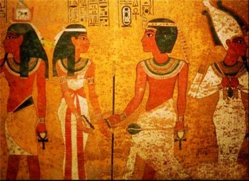 埃及金字塔灵异事件，背后真相真与法老诅咒有关吗？
