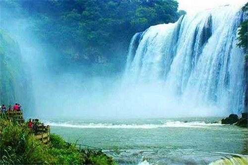 世界上最大的瀑布：伊瓜苏瀑布，高82米大约26层楼的高度