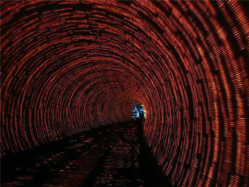 时空隧道真的存在吗？是不是人类真能穿越时空到古代或未来