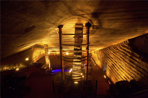 龙游石窟之谜：1992年龙游石窟发现大量超现代科技的设备