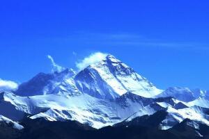 珠穆朗玛峰高多少米，高8844.43米(1300万年前曾超过12000米)